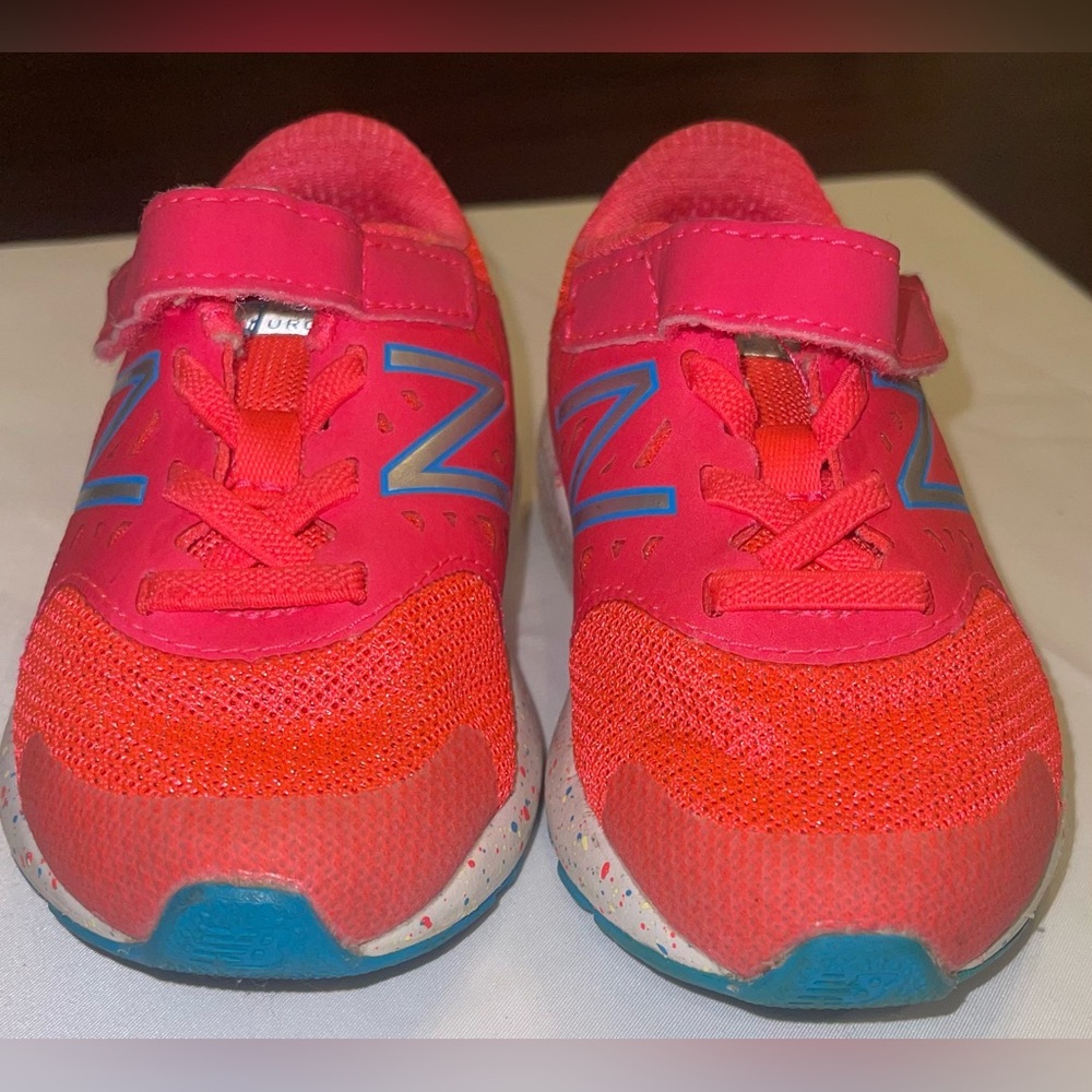 New Balance Fuel Core Urge girls 6 pink Velcro shoe